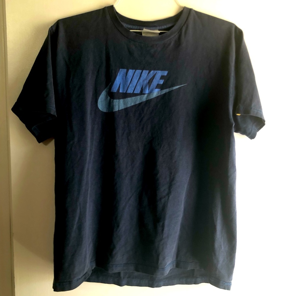 VINTAGE NIKE SHIRT